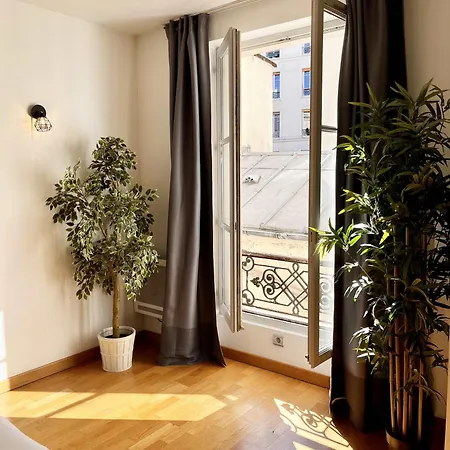 Service - En Face Du Musee - 5 * Parigi